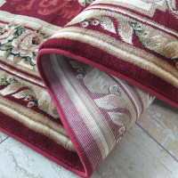 Běhoun NOBLE rosette - červený - 100x100 cm