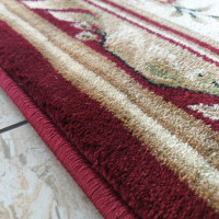 Běhoun NOBLE rosette - červený - 100x100 cm