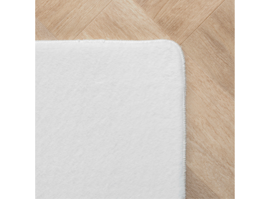 Kusový koberec Joy 1400 white