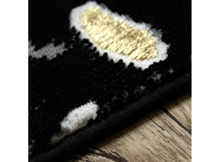 Kusový koberec Allure 1967 black/gold