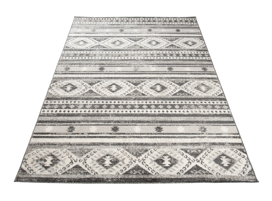 Kusový koberec ETHNIC černý - typ D