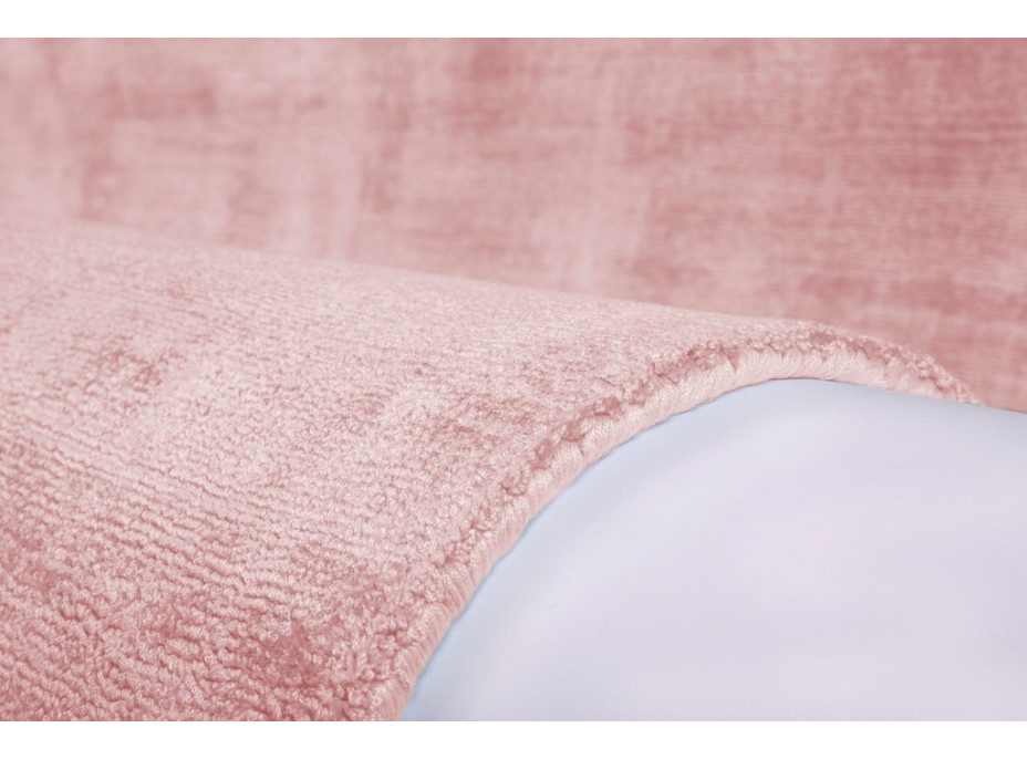 Ručně tkaný kusový koberec Maori 220 Powder pink